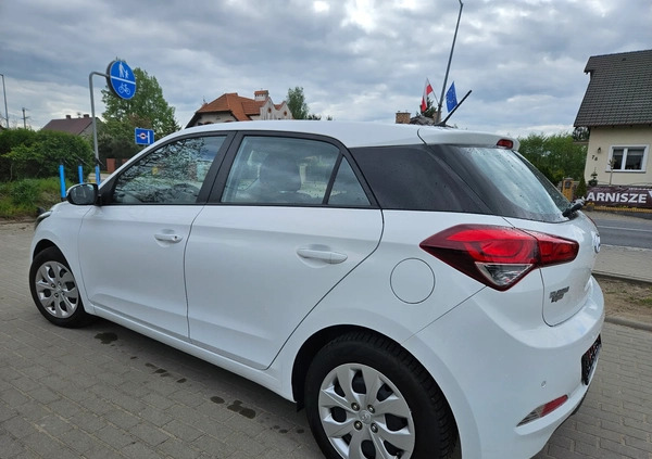 Hyundai i20 cena 30900 przebieg: 97545, rok produkcji 2015 z Kożuchów małe 232